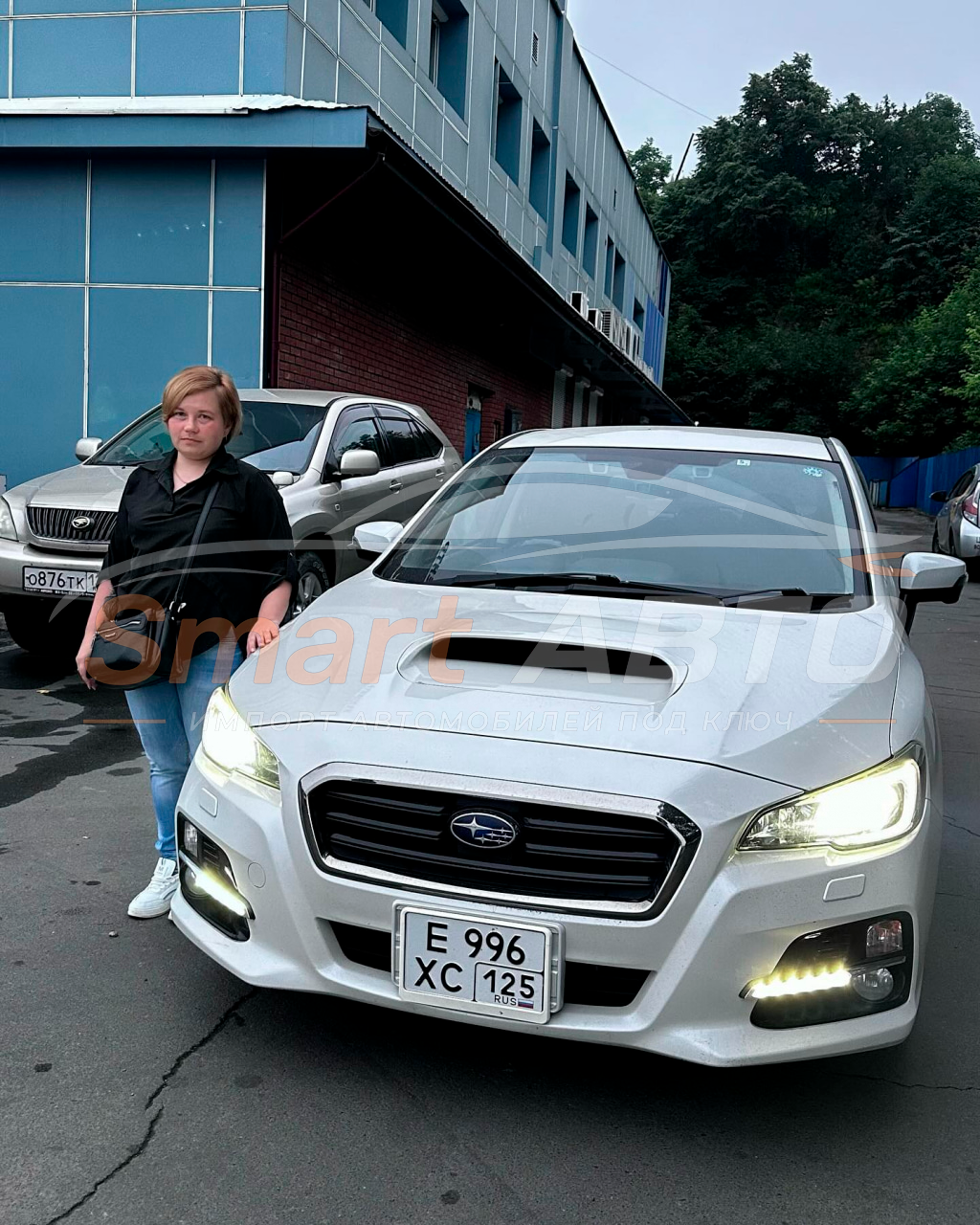 Клиент СМАРТАВТО с автомобилем, привезённым под ключ